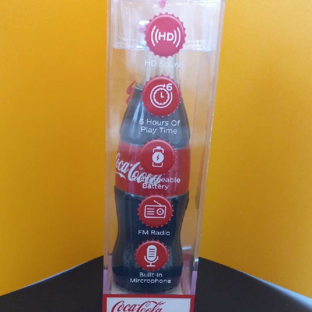 NWT Coca Cola Black & Red Bottle-Shaped Bluetooth Speaker